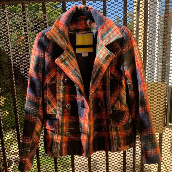 A Plaid lovers find. dELiA’s limited edition jacket is super adorable 🌞☃️ - Picture 3 of 4